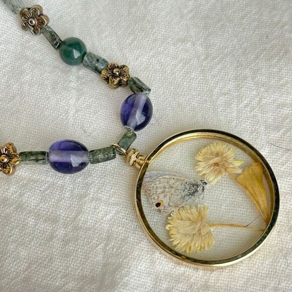 Vintage Butterfly Dried Flower Glass Pendant Beaded Necklace Purple Green Gold - Picture 3 of 7